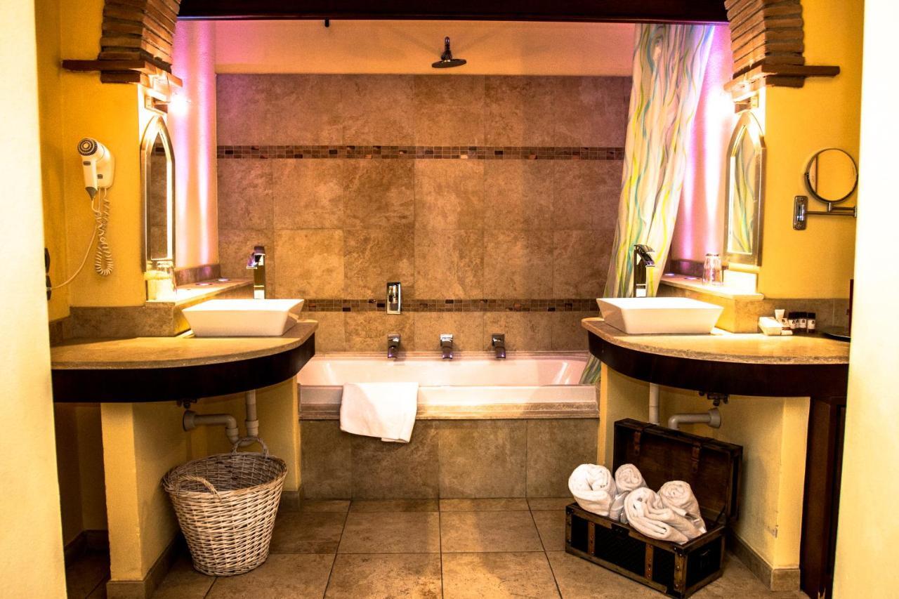 Vogue Hotel 4*